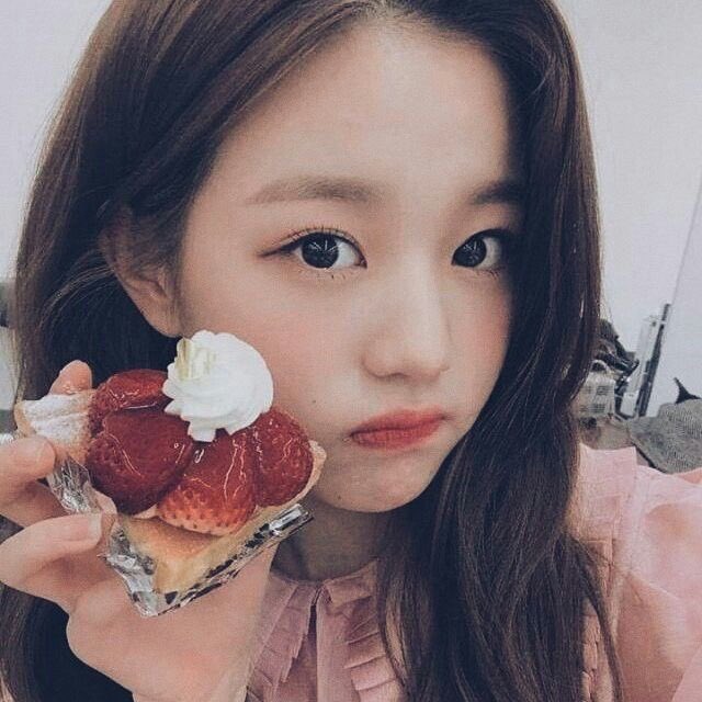 ดึกๆแบบนี้คนอ้วนถ่ายรูปของกินมาอวด ดูแก้มเค้านะ