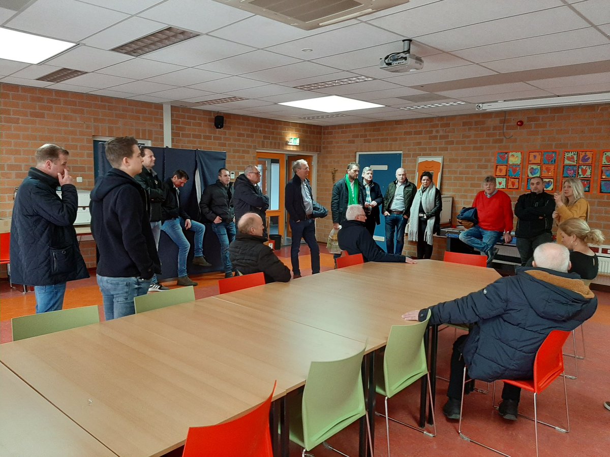 teidhof's tweet photo. Met @CDATubbergen al vroeg in #Langeveen.voor een werkbezoek bij de voetbal, handbal, tennis, volleybal, De Gaarf en de school. Indrukwekkende plannen en betoog voor een centrale locatie. https://t.co/nGrBNOMH36