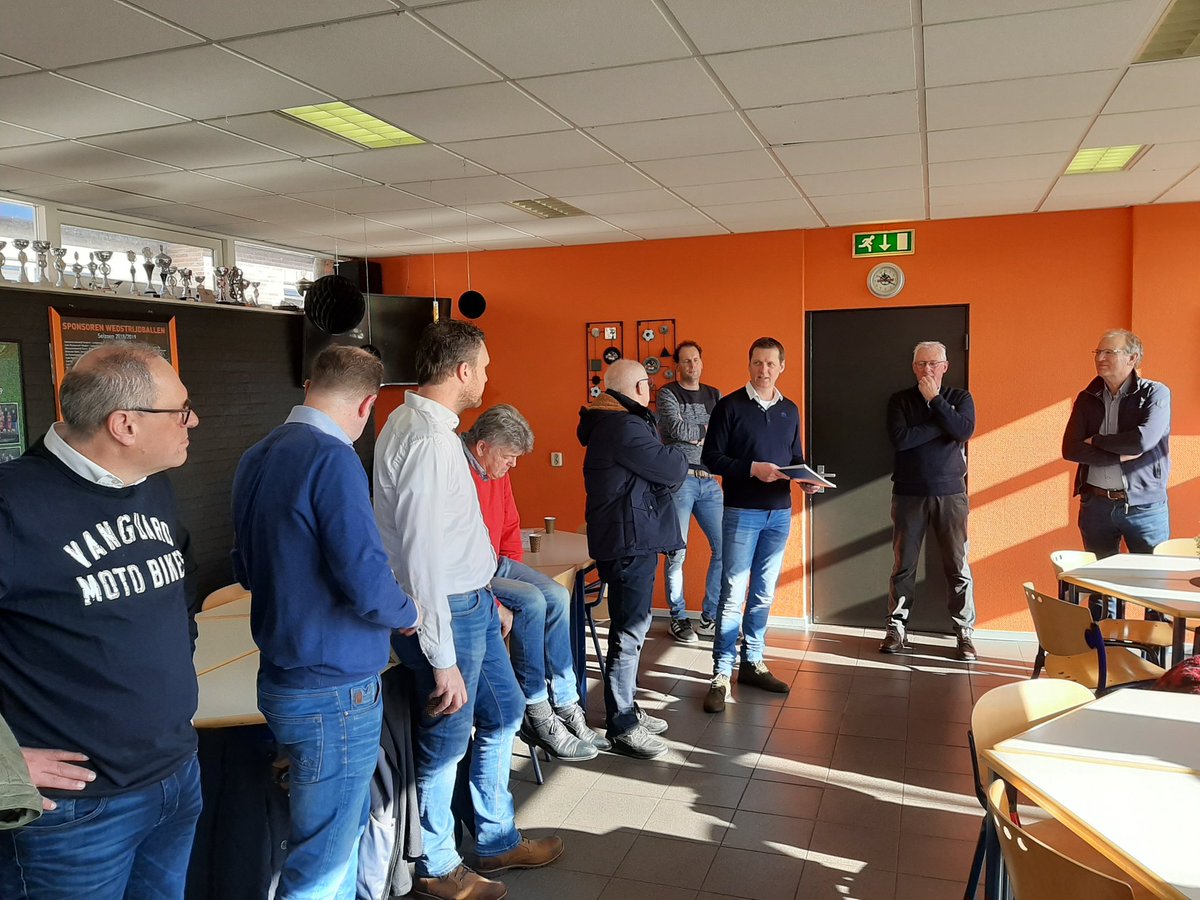 teidhof's tweet photo. Met @CDATubbergen al vroeg in #Langeveen.voor een werkbezoek bij de voetbal, handbal, tennis, volleybal, De Gaarf en de school. Indrukwekkende plannen en betoog voor een centrale locatie. https://t.co/nGrBNOMH36