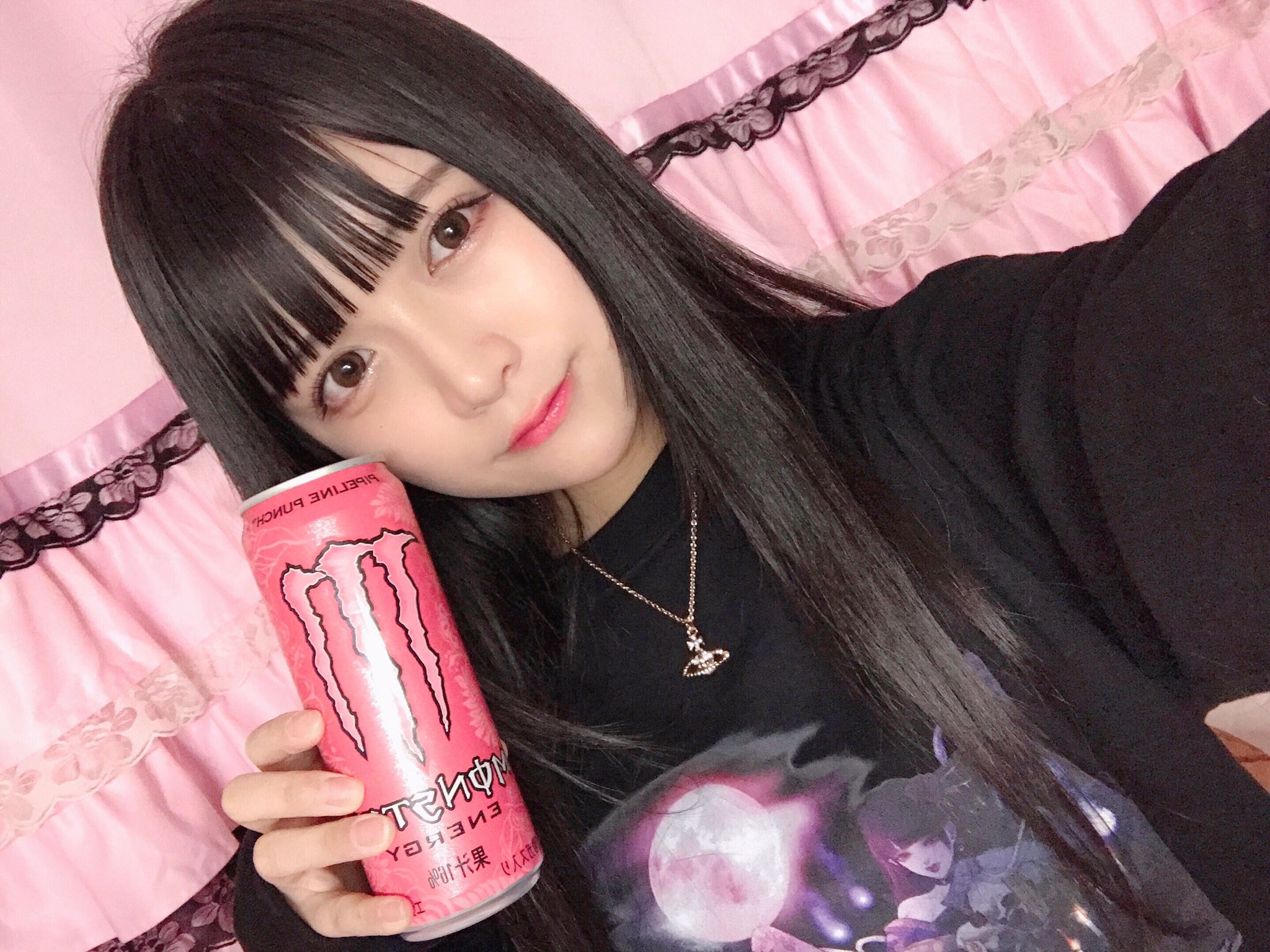 鈴木杏奈 公式 モンスターのピンクが再販と聞いて エナジードリンク普段飲む機会少ないけどこれは美味しい 寝れなくなっちゃうので少しずつ飲みます T Co Qj2swq1ul1 Twitter