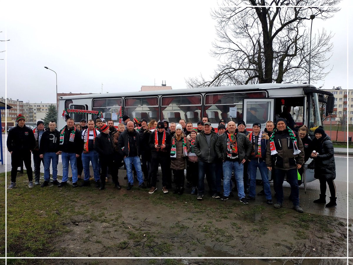 MLKSUnia's tweet photo. Wyruszyli! Na trybunach będziemy mieli dziś dwunastego zawodnika! ❤️💚🖤 https://t.co/fcsN2Mryv9