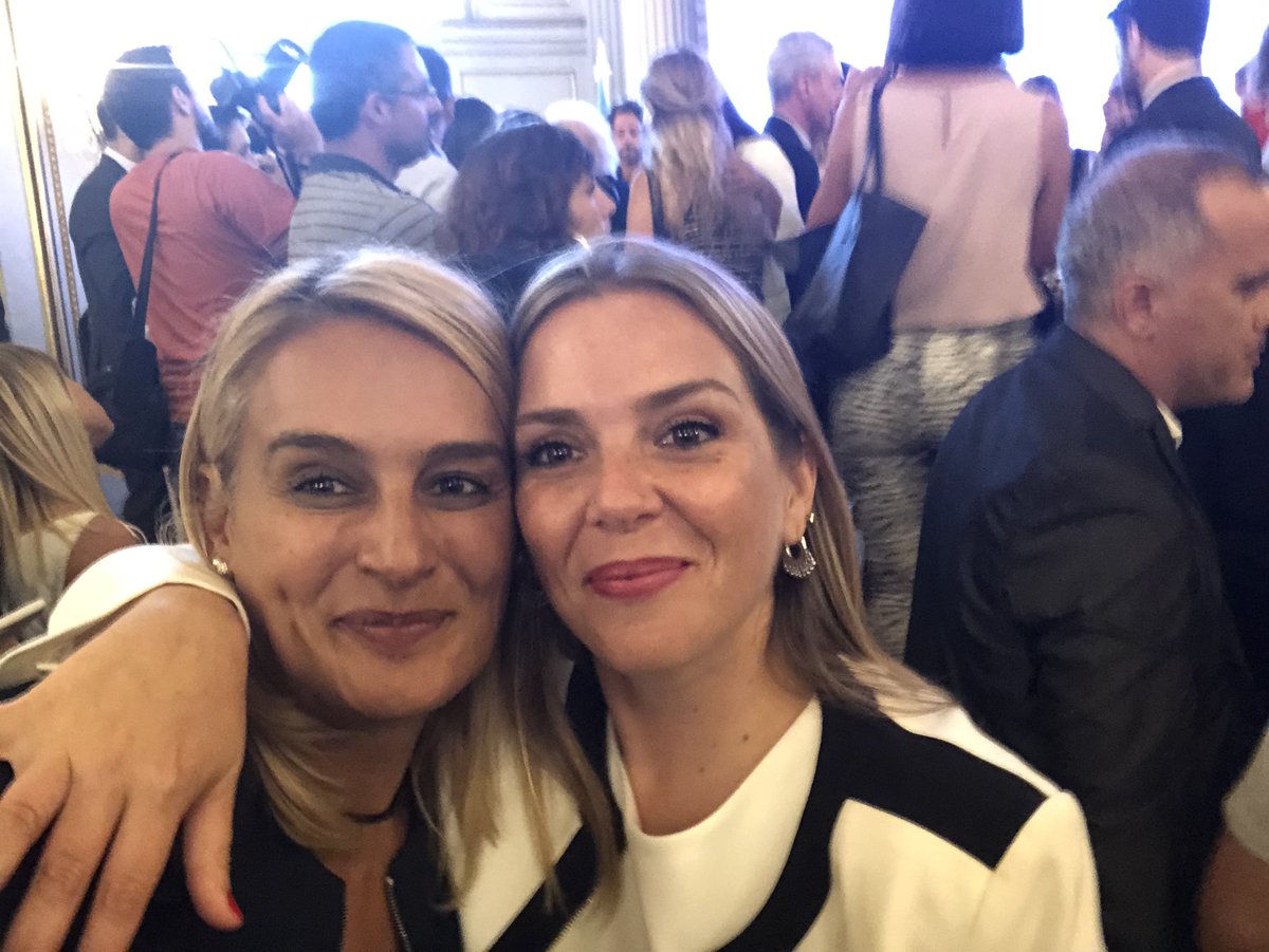 PamelaSuarezOk's tweet photo. Lindo encuentro  con mujeres que dan pasos firmes por las igualdad !! Mi admiración y respeto ! #IgualdadDeGenero #Transporte #MujeresDeLaAviacion #JIAAC  #ANAC #EANA  #SMN #8M https://t.co/fgR80iKp6R