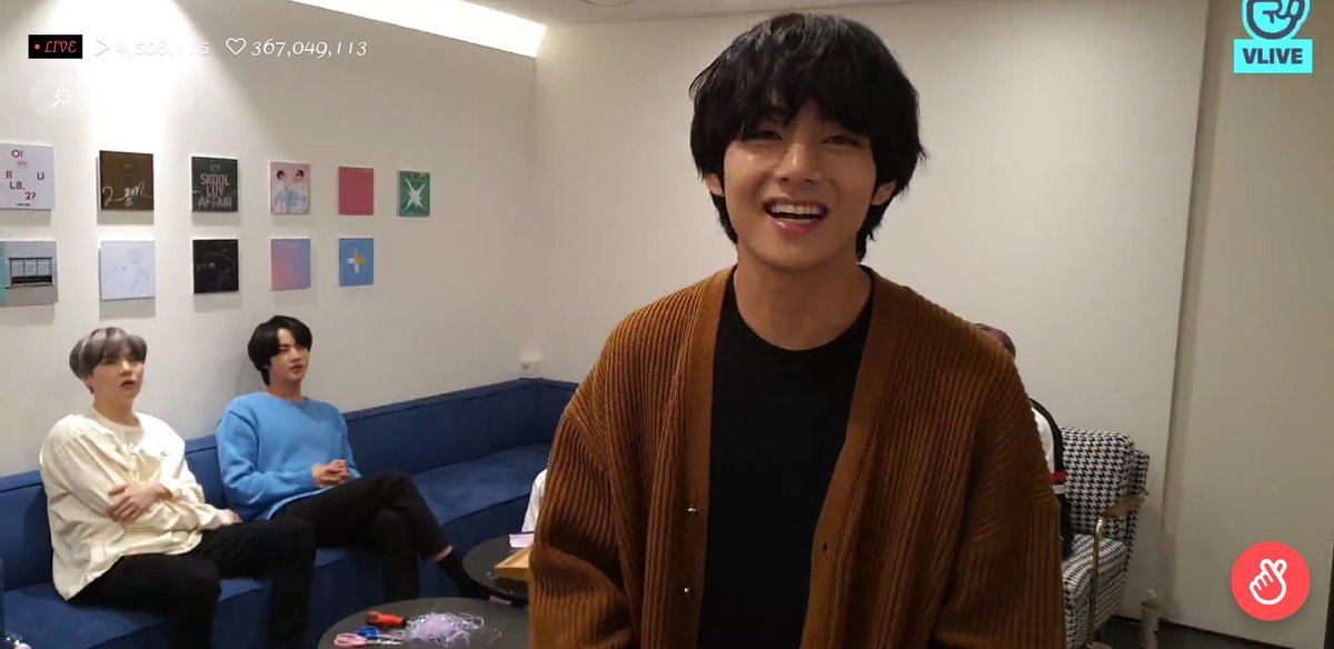 Stephanie94bts's tweet photo. @stussyjimin This was lovely seeing them smiling and laughing. I missed them so much🥺🥺 https://t.co/ttHm88RgQd