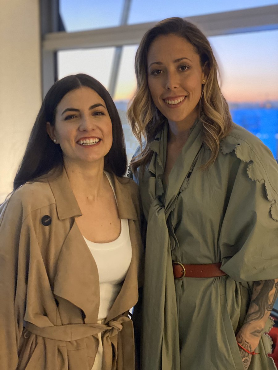 LauraLacarra's tweet photo. #GeneracionNext desde @Mujerhoy. Estaba flipando 🤣🤣. Modelo por un día. Qué majas, luchadoras, valientes y tan cercanas las protagonistas. SON🔝🔝 @BrisaFenoy @AnnaaCastillo @Lola_Gallardo1 @IsabelleMamadou. Gracias!! https://t.co/GKvzfnbxRO
