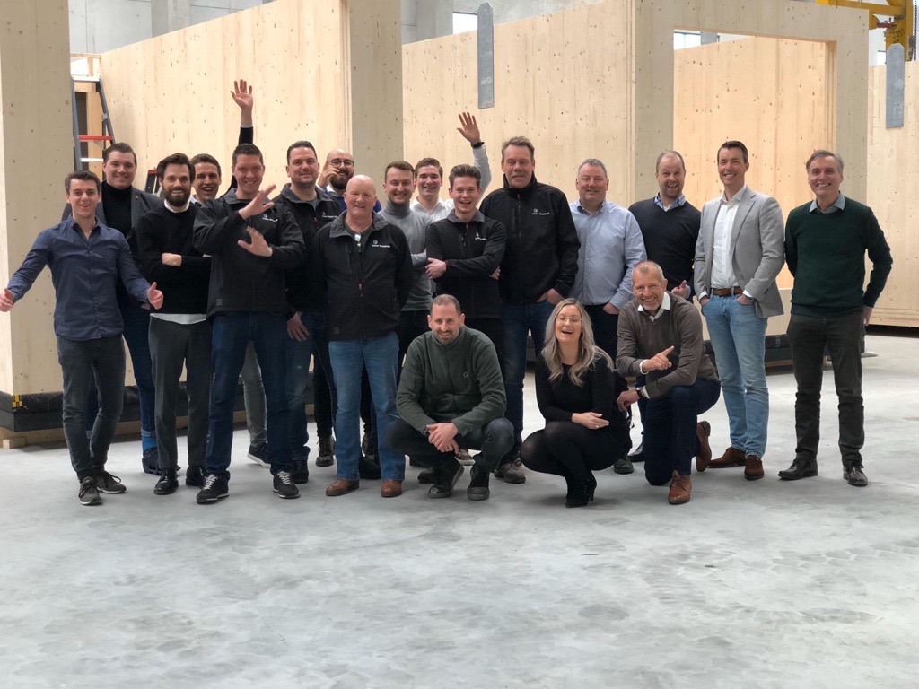 Deze week hebben we de eerste productiemedewerkers mogen verwelkomen. Samen werken we aan de ontwikkeling van complete, inclusieve en betaalbare leefomgevingen, gebouwd met hout en andere natuurlijke materialen.

#clt #houtbouw #circulaireeconomie #klimaatneutraal #lister