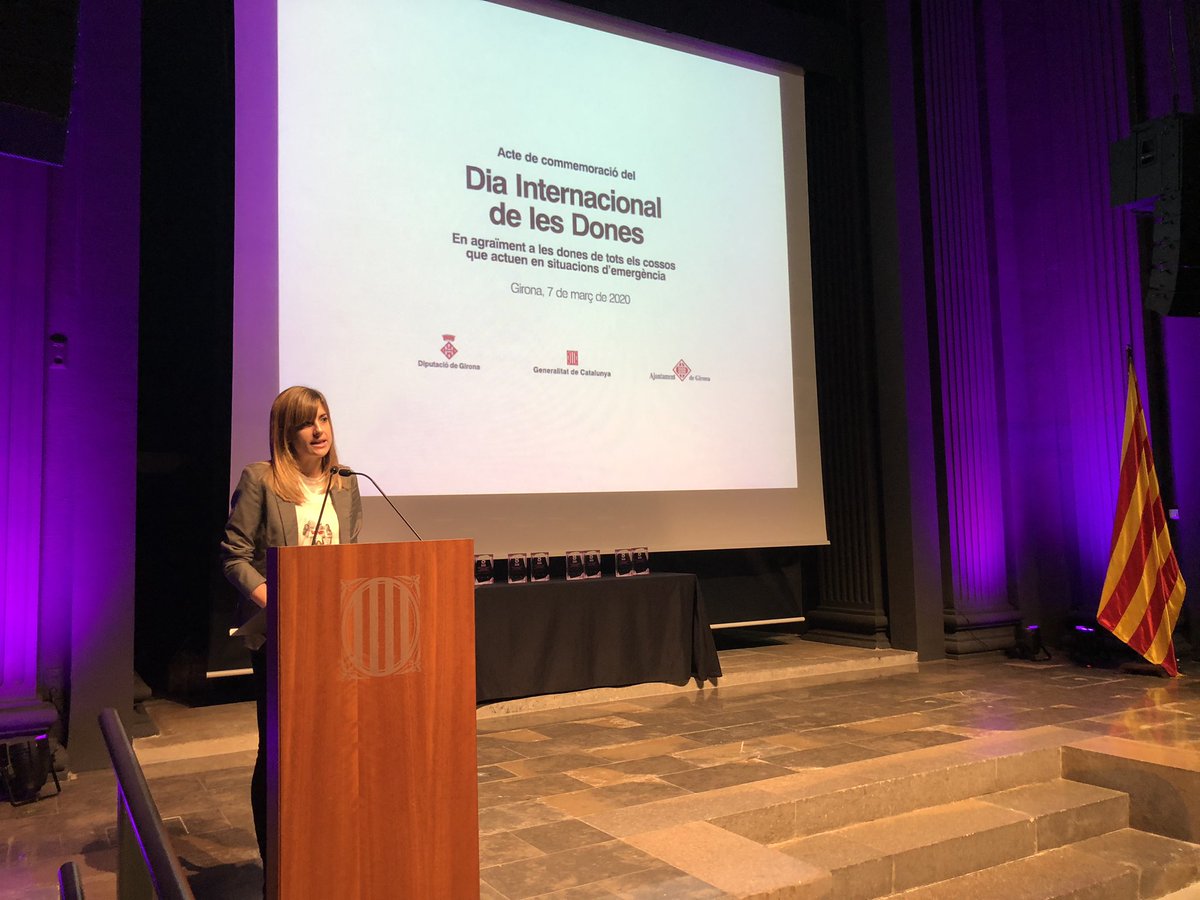 govgirona's tweet photo. Comença l'acte institucional de commemoració del Dia Internacional de les Dones, que organitzen conjuntament @gencatgirona, @DiputacioGirona i @girona_cat. @PereVilaFulcara https://t.co/0fBSYzP29Y