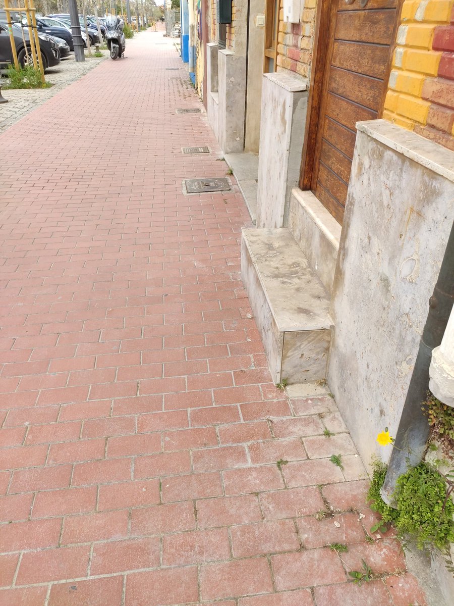puch18ou's tweet photo. Escalon aislado #EscalerasyRampas01 #escalàsinbarreras https://t.co/9UV9vjYIMn