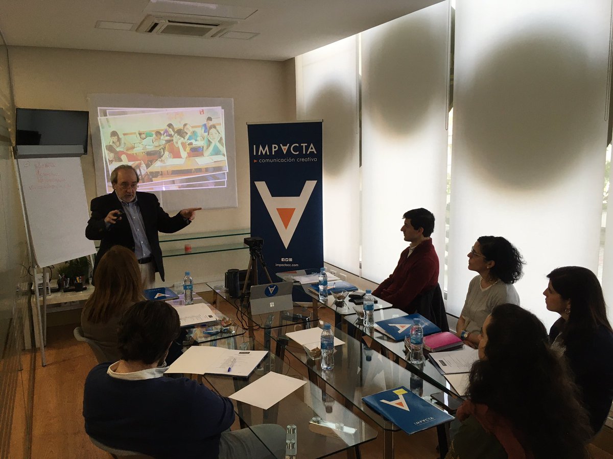 CreativaImpacta's tweet photo. 👏🏻👏🏻👏🏻Hoy estos profesionales #médico #ingeniero #economista #abogado #emprendedores están aprendiendo a #HablarEnPublico con nosotros. Sábado de #formación con la #FormulaImpacta https://t.co/Es8GWVcLKL