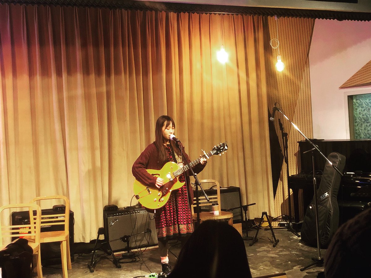 HxC_BlackMurder's tweet photo. 애리 공연 시작 #애리 #Airy #카페언플러그드 #CafeUnplugged #홍대 #Hongdae #서울 #Seoul https://t.co/HHLKmy9cHV