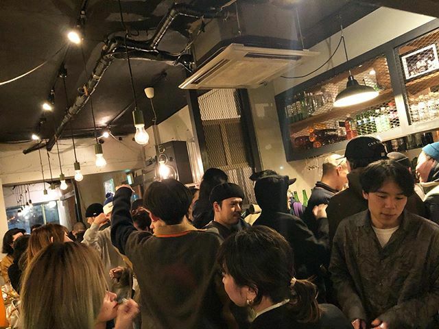 CARBONオープンしました‼️ 昨夜もたくさんのご来店ありがとうございました😊✨ CARBONはワイワイ賑わっております🍻✨ 是非みなさん遊びに来てください‼️ #carbon_tokyo
#隠れ家バー