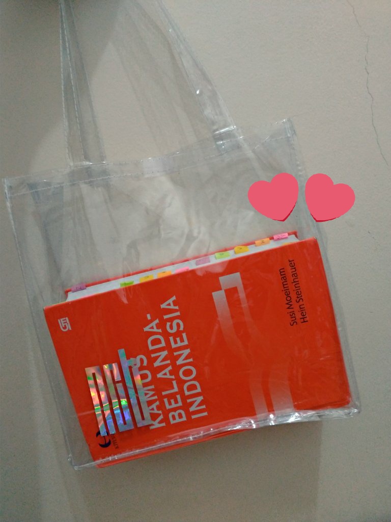 biwonbego's tweet photo. Hai @kaepici, Jeno aqu udh sampai~ GEMESH BANGET!! 😭 Makasih, yah!! These are worth the wait 💕

Transparent bag-nya cucok banget buat bawa kamus ke kampus, tapi emang dasar kamusnya kelewat berat jadinya ngeri putus :"( https://t.co/dkcXjS0Csl