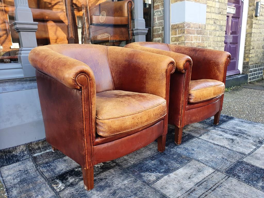 ReginaldBallum's tweet photo. Ready for chillaxing this weekend - pair of piped club chairs. Beautiful leather, super duper top notch quality, elegance and comfort personified
#vintageclubchairs #vintageleatherclubchairs #tubchairs #designclassic #eclectichome #interiorinspo #matchingchairs https://t.co/tDkwEgKs5I