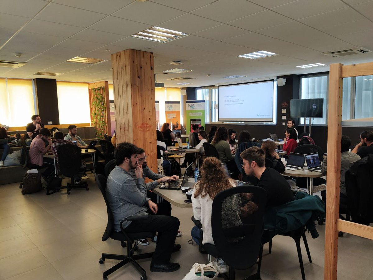 Increible Workshop de Lucía Blanco en #IWD2020Malaga sobre Web scraping con Node.js !! #TogetherWeRise <a href="/GDG_ES/">GDG Spain</a> <a href="/WTM_Malaga/">Women Techmakers MLG</a> <a href="/WTMCordoba/">WTM Córdoba</a>