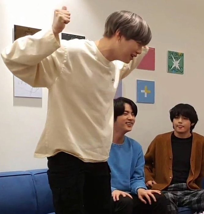 JK_VOICE_'s tweet photo. 놀리는 애                       놀림 당하는 애 https://t.co/nBMRx85bIv