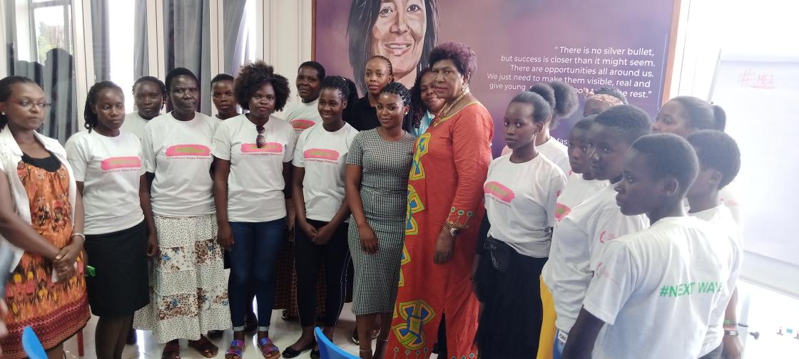 KitchenstationU's tweet photo. Prudence Ukkonika of @thebellaug and @susanhirego in a picture moment with the attendees. #MakerstoMasters https://t.co/Gvt5jbZ4PM