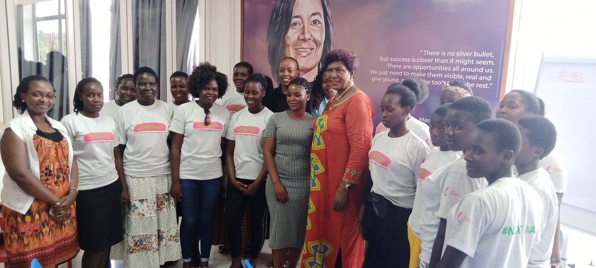 KitchenstationU's tweet photo. Prudence Ukkonika of @thebellaug and @susanhirego in a picture moment with the attendees. #MakerstoMasters https://t.co/Gvt5jbZ4PM