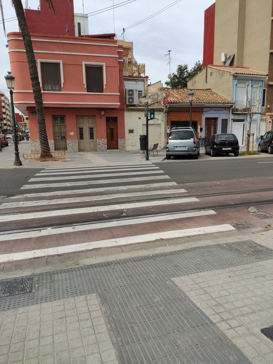 puch18ou's tweet photo. Semáforos sin señal acústica ni duración #cruces02 #cruces03 #escalàsinbarreras https://t.co/l8hHURBu2O