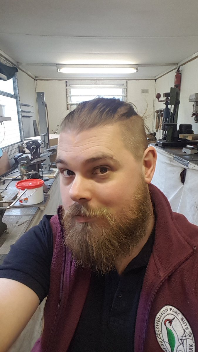 rjwcrafts's tweet photo. Not done a #workshopselfie in a while - I have to fix and rebuild the forge today 😐 https://t.co/7hEhPPKkNG