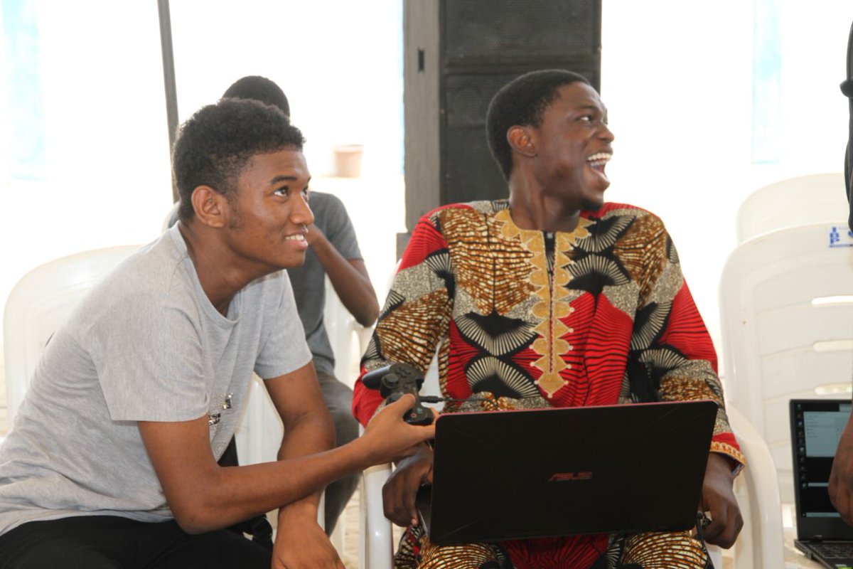 CorpNakama's tweet photo. Du 28 au 29 Décembre 2019 a eu lieu le plus grand rassemblement des Otakus au Bénin 🇧🇯
Quelques Retour en images📸
#NakamaCorp
#GeekPlanete3
#Otaku https://t.co/C2c2rrvLh9
