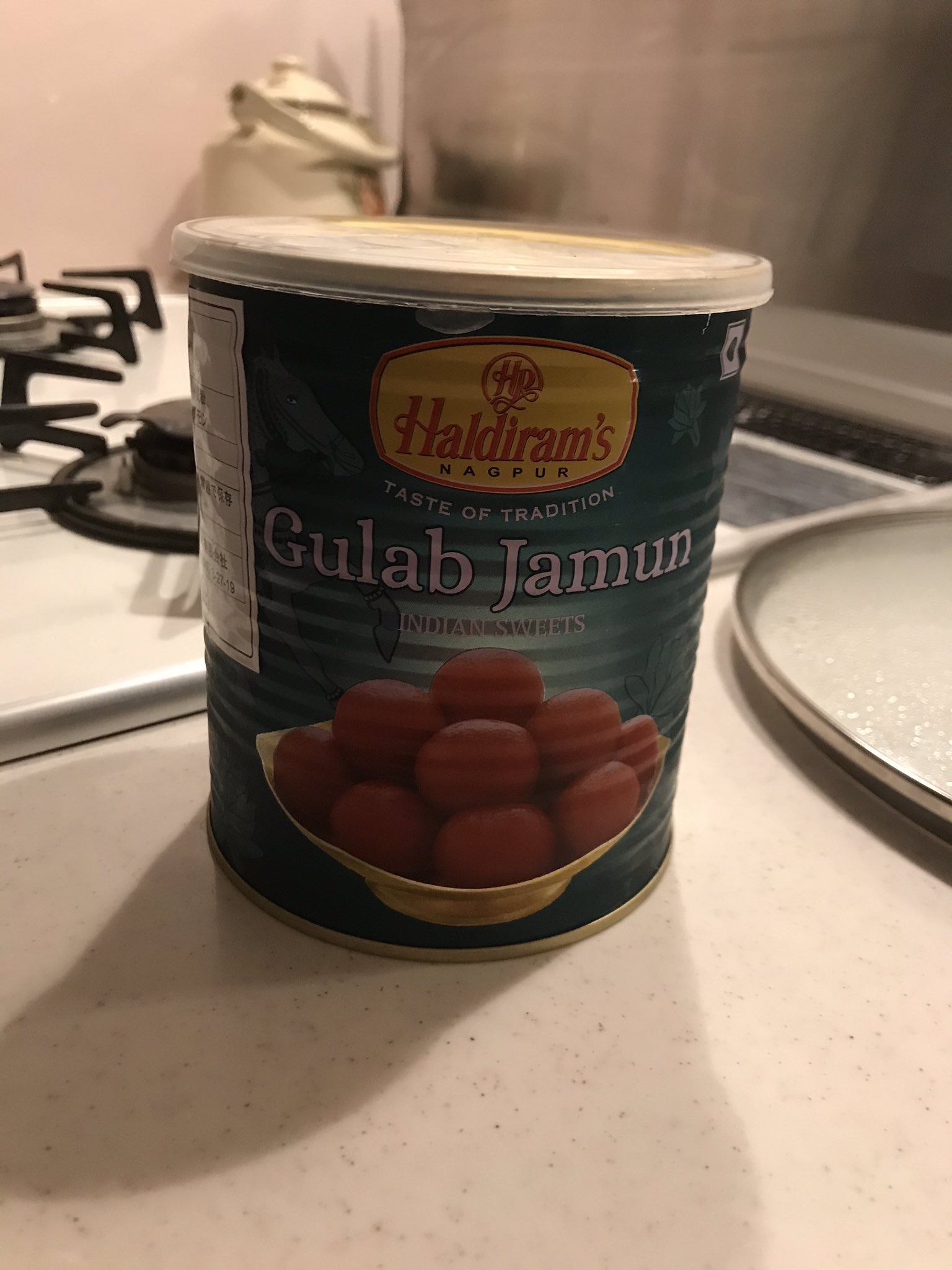 みそしる 仰天ニュースでデブ御用達の悪魔的食べ物として登場していたので 買ってみましたグラブジャム 世界一甘い食べ物とされる代物で ドーナッツをシロップ漬けにしている罪深さ 100gで400kcal Over 見たまんまの味と食感で 期待を裏切らない