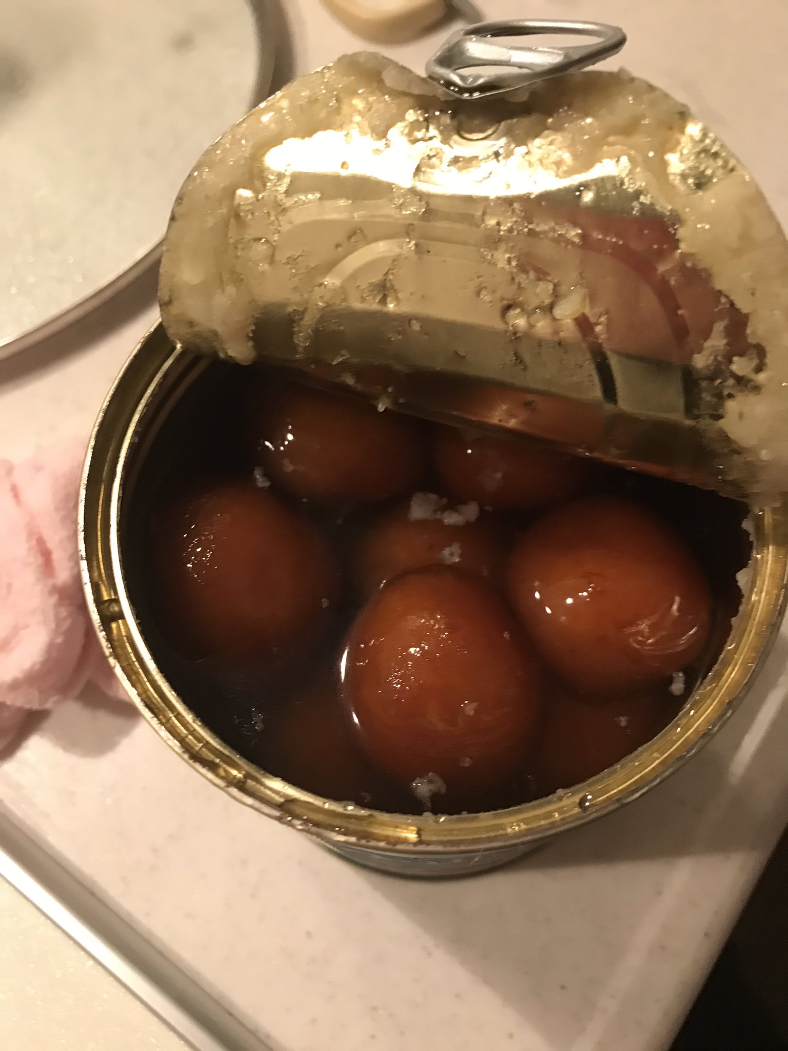 みそしる 仰天ニュースでデブ御用達の悪魔的食べ物として登場していたので 買ってみましたグラブジャム 世界一甘い食べ物とされる代物で ドーナッツをシロップ漬けにしている罪深さ 100gで400kcal Over 見たまんまの味と食感で 期待を裏切らない
