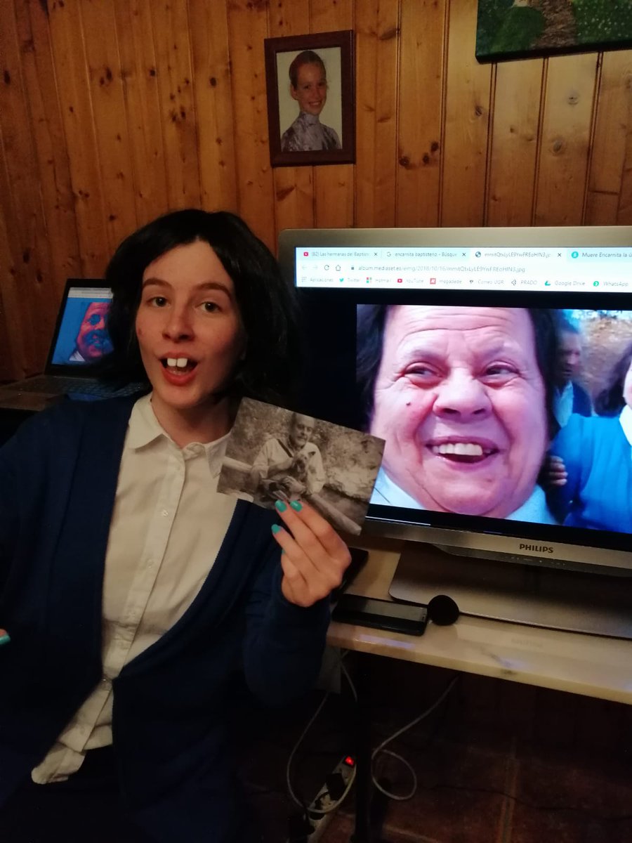 luciacp_'s tweet photo. Anoche hicimos una fiesta de disfraces de memes y creo que el mundo merece ver estas maravillas https://t.co/jzLeuEocbl