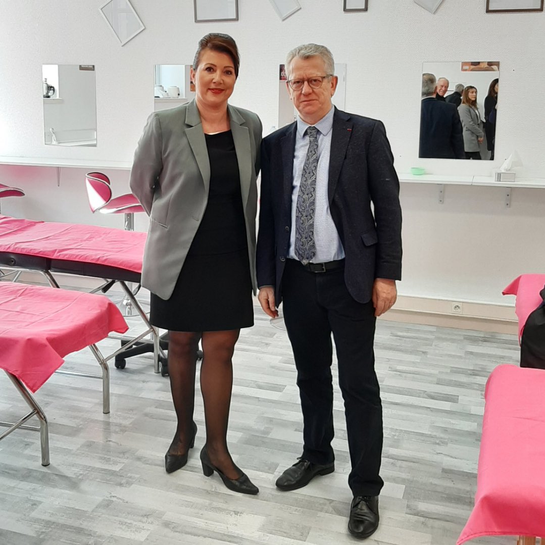 HerbillonDidier's tweet photo. #Sedan. De l’ambition, de l’audace et du talent : Maud Badureau a inauguré ce matin son campus de la beauté. Une magnifique école !  Heureux que la Ville ait accompagné ce beau projet. 8 emplois créés ! Un grand bravo! https://t.co/y8Mc4RUUky
