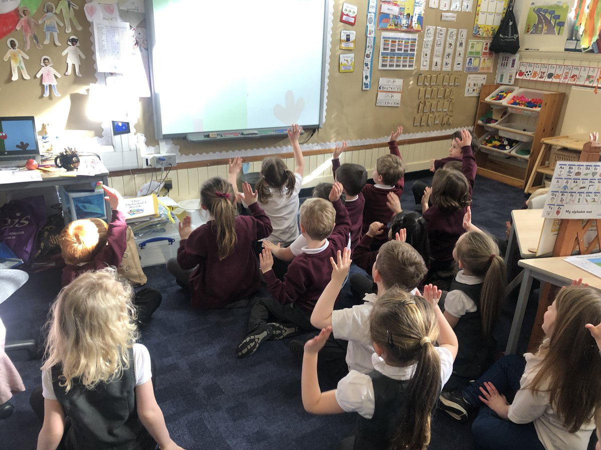 MrsN_KWPS's tweet photo. P1L had lots of fun learning all about left and right this week!  🖐 🤚 #knowledge ⬅️➡️ @MadeleLynch @Kirkcaldywestps https://t.co/W3yS4ina5L
