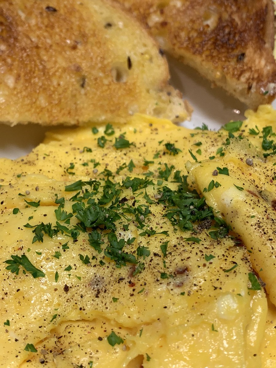Gunntwitt's tweet photo. Always tweaking and trying to perfect a recipe, this one adds red pepper flake to the scramble. It certainly adds a kick of heat but I’m not sure that it improves the taste of pure delicious egg. #overtweek https://t.co/FvWlQqAEH1