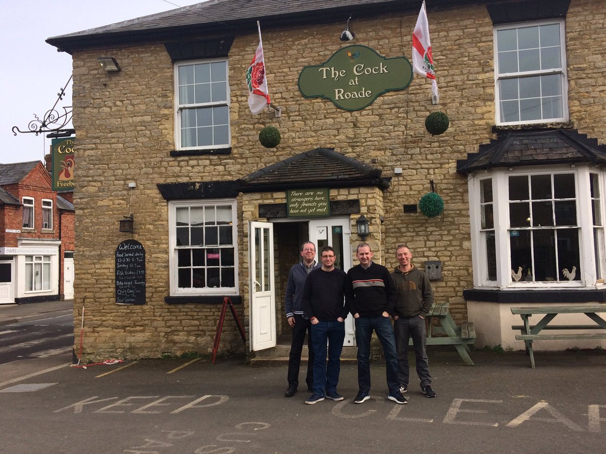 neilmarshall67's tweet photo. Just arrived #jollysontour #drfc #CockInn https://t.co/qVHK1RfmQL