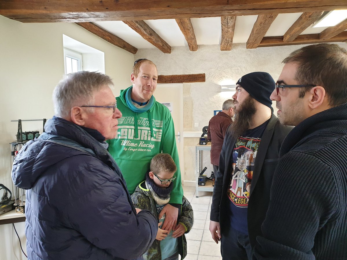 NNivernais's tweet photo. [#Fablab] ➡️ Retour en image sur une matinée d'accueil et d'échange au #FablabDuMarault à Magny-Cours ! Avec de nombreux #guests : @framboise314 @slmediation @DGaia3
🕖 Il vous reste toute l'après-midi pour venir nous rencontrer, nous vous accueillons jusqu'à 19h !
#impression3d https://t.co/1iw8AaQpwK