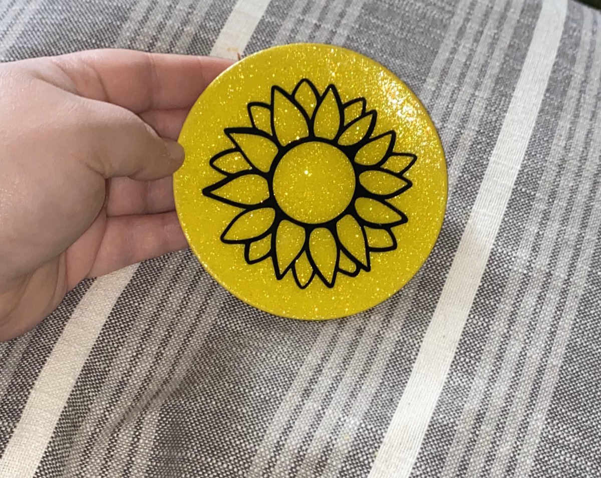shopbluerose's tweet photo. Sunflower trinket dish #handmade #etsy #etsyfinds https://t.co/BKvpEMQLHj https://t.co/JI4ZaJbiqo