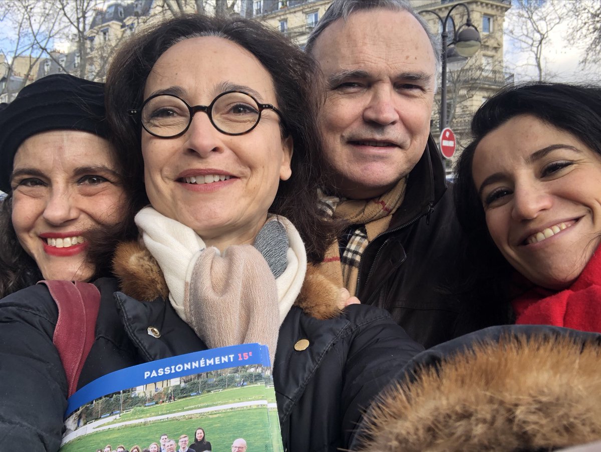 AlexiaGermont's tweet photo. Après une matinée de tractage sur le marché de Breteuil pour @Philippe_Goujon , enthousiasme et bonne humeur au top . #Paris15 #Passionnément15e #votreprogramme https://t.co/ltrcx6gG3p
