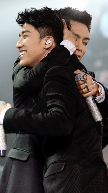 lhviiiviii's tweet photo. #TakeCareSeungri Our precious maknae We will wait for U! #BIGBANGloveLeeSeungHyun https://t.co/cf47LVsbSz