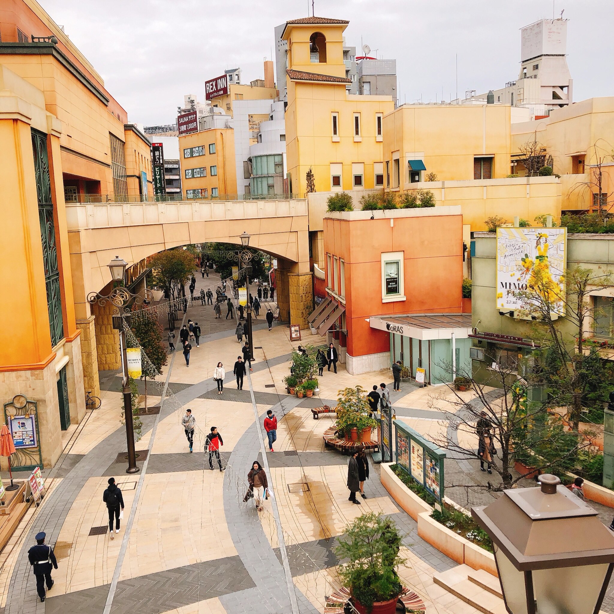 小野 歩 遊べるスポットのない今だからこそ ラ チッタデッラ へ行ってきました 川崎駅から歩いてすぐの場所にあるイタリアのヒルタウンをモチーフに作られた街並み いつもは人が多いですが ほとんどいなくて落ち着いた雰囲気でゆっくり過ごせます