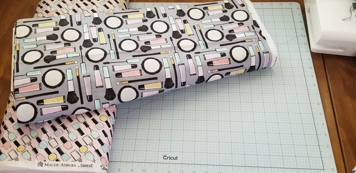 CLockinour's tweet photo. I am enjoying making #makeupartist   #capes with this beautiful #fabric from @BlendFabrics . Thank you #Blendfabrics and #AnnaGriffin. It's hard finding #beauty fabric now a days!  #tampabay #crafting #quilter #muacape https://t.co/eHUTQJjkUZ