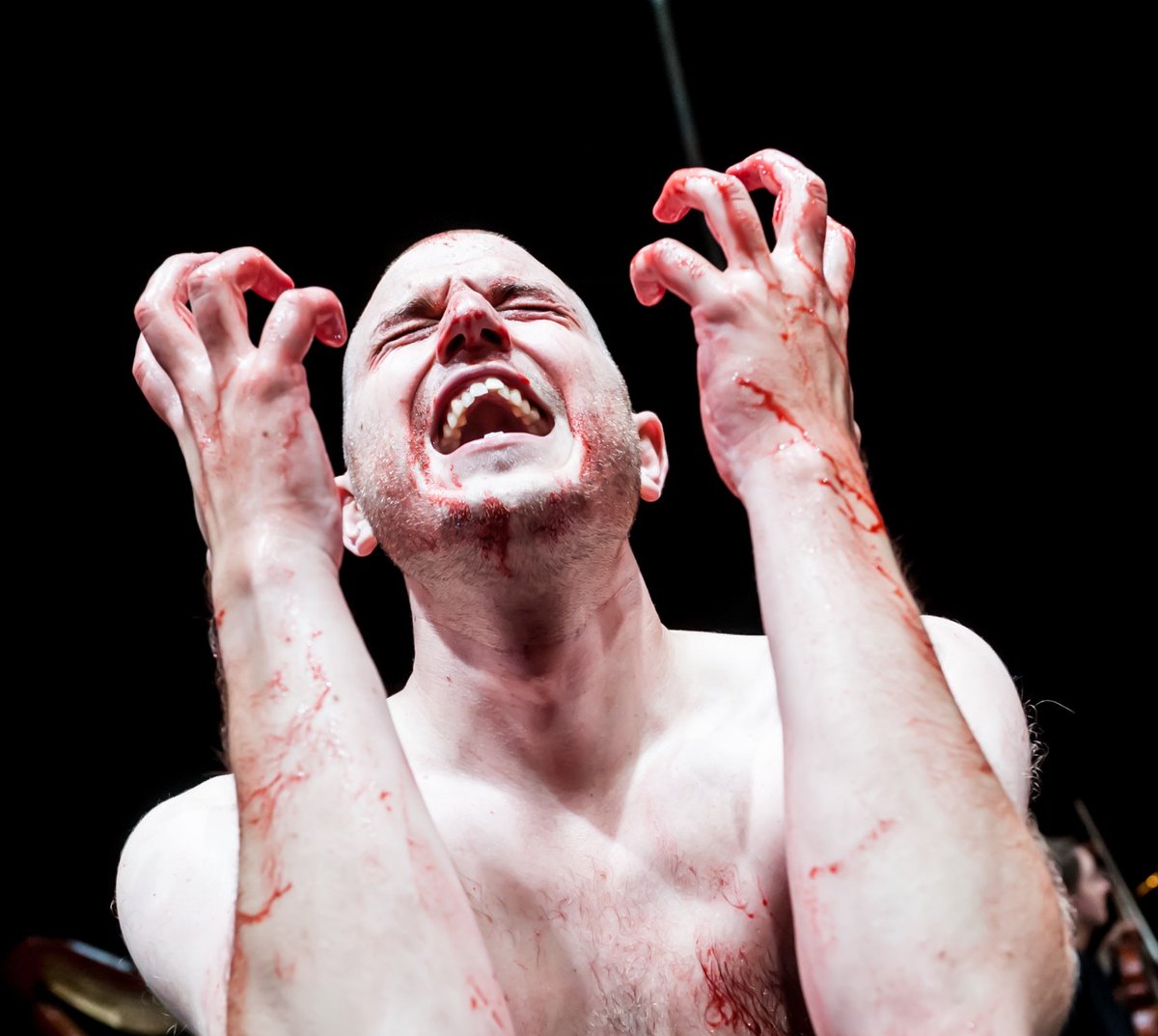 He's back. Eddy in <a href="/TurnageTime/">Mark-Anthony Turnage</a>'s Greek for <a href="/ETOpera/">English Touring Opera</a> this autumn. Hackney Empire tickets already on sale. Come! It'll melt your face. englishtouringopera.org.uk/productions/gr…