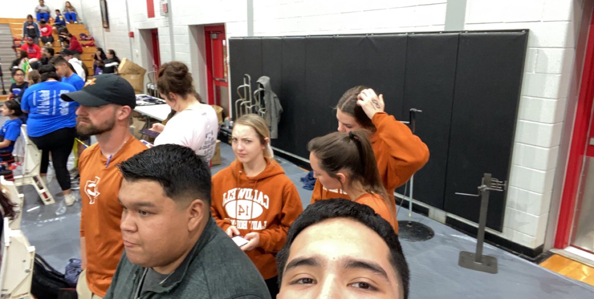 danny87403670's tweet photo. Supporting the lady hornets! #powerlifting #regionals #979swarmtakeover @CoachL_ https://t.co/RHfUSvX4DV