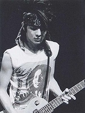 まじイケメンすぎですカッコよすぎですハンマーの「外は春の雨が降って