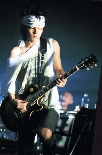 ブルーハーツ マーシー 真島昌利 まじイケメンすぎですカッコよすぎですハンマーの「外は春の雨が降って