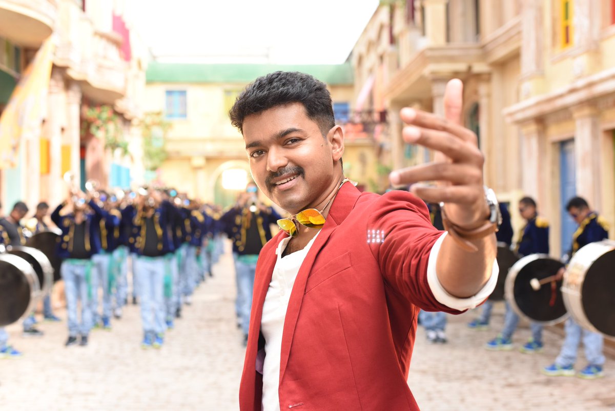 TVK_UNLucky's tweet photo. Good evening🥰🥰💯😌
Maapis stay tuned update irukam🙌
#Master
#MasterUpdate
#WeNeedMASTERUPDATE
#ThalapathyVijay https://t.co/pBKcovpiid