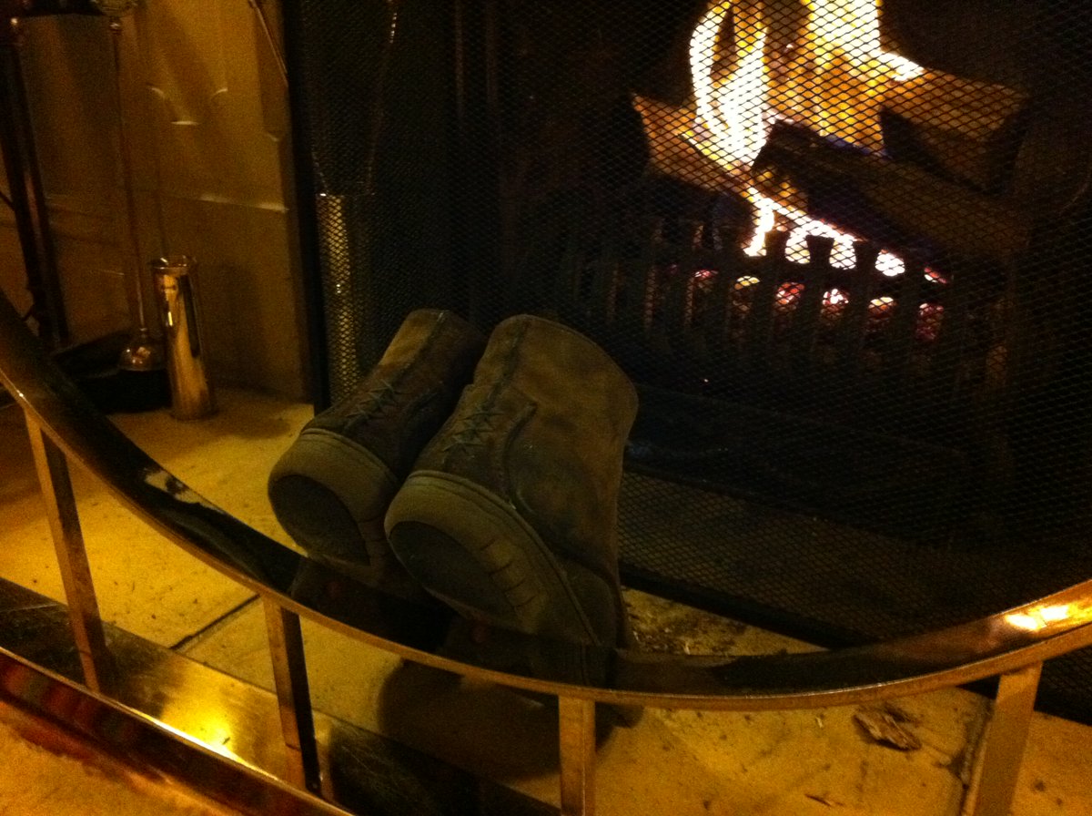 BridgeLakes's tweet photo. Muddy Boots and Mucky Paws Welcome! πΎWhy not stop by for a pint of Bridge Inn Blonde and a spot of lunch on this drizzly Saturday afternoon? π» #buttermere #bridgehotel #lakedistrict #dogfriendly https://t.co/Q98dlmtymf