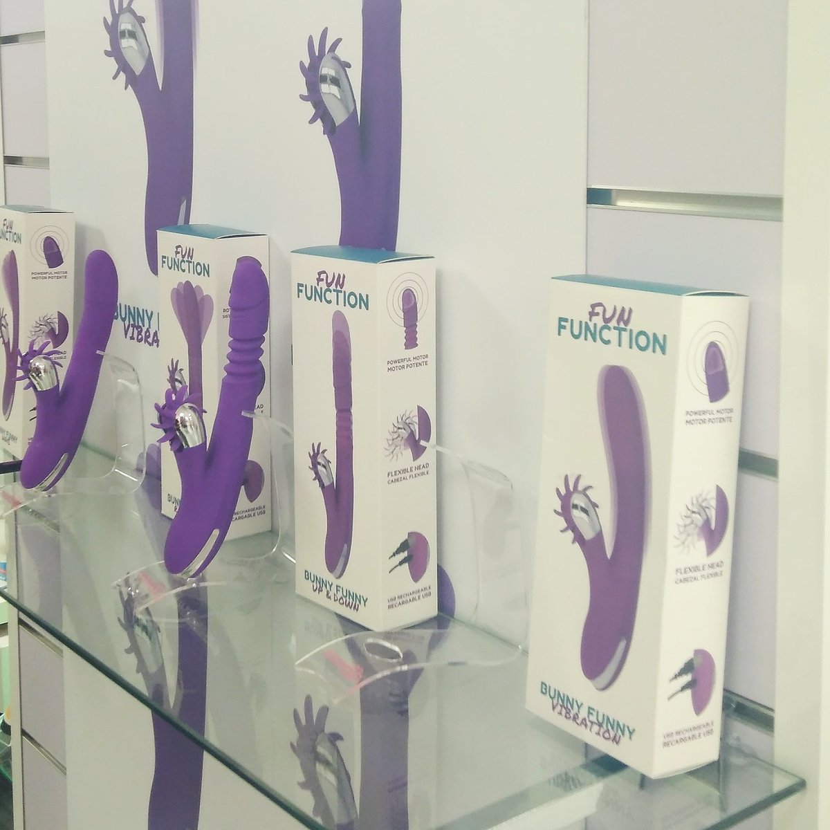 6placer's tweet photo. El #vibrador Bunny Funny recrea el sexo oral estimulando tu clítoris con sus lenguas de silicona 👅
Tienes 4 variedades diferentes: ROTATION, WAVE, UP&DOWN y VIBRATION.
Video ⬇️ https://t.co/jLy2enecX1
#6placer #sexshopSevilla #tiendaerótica #funfunction #jugueteseróticos https://t.co/ERJPLYWEMB
