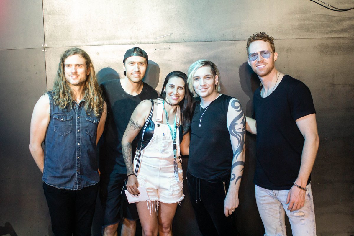 <a href="/Carriejaysmith/">Carrie Jay</a> @alex_band <a href="/TheCallingMusic/">The Calling Music</a> <a href="/Dannytomtom/">Daniel Thomson</a>