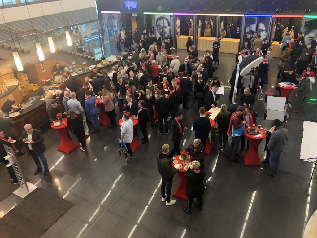 thomcatsDO's tweet photo. #Meisterfeier der Handwerkskammer  Dortmund, tolle Veranstaltung, sehr wertschätzend für unsere #Zukunftsträger. Ehrengast Minister Laumann fordert die auf,  allen Jugendlichen eine Chance zu geben und dabei die Hilfen der #BundesagenturfuerArbeit in Anspruch zu nehmen. #HWK  #BA https://t.co/9AiwwnLLhv
