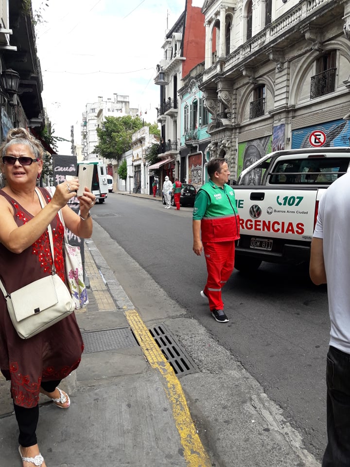 oHShietHH's tweet photo. SAN TELMO, ESTO PASABA AYER
POSIBLE CASO CONFIRMADO POR EL SERVICIO DE EMERGENCIA QUE ACUDIO A LA ZONA
#COVIDー19 #COVID19 #coronavirus #CoronavirusArgentina #CoronavirusEnArgentina https://t.co/nY1enOlIMP
