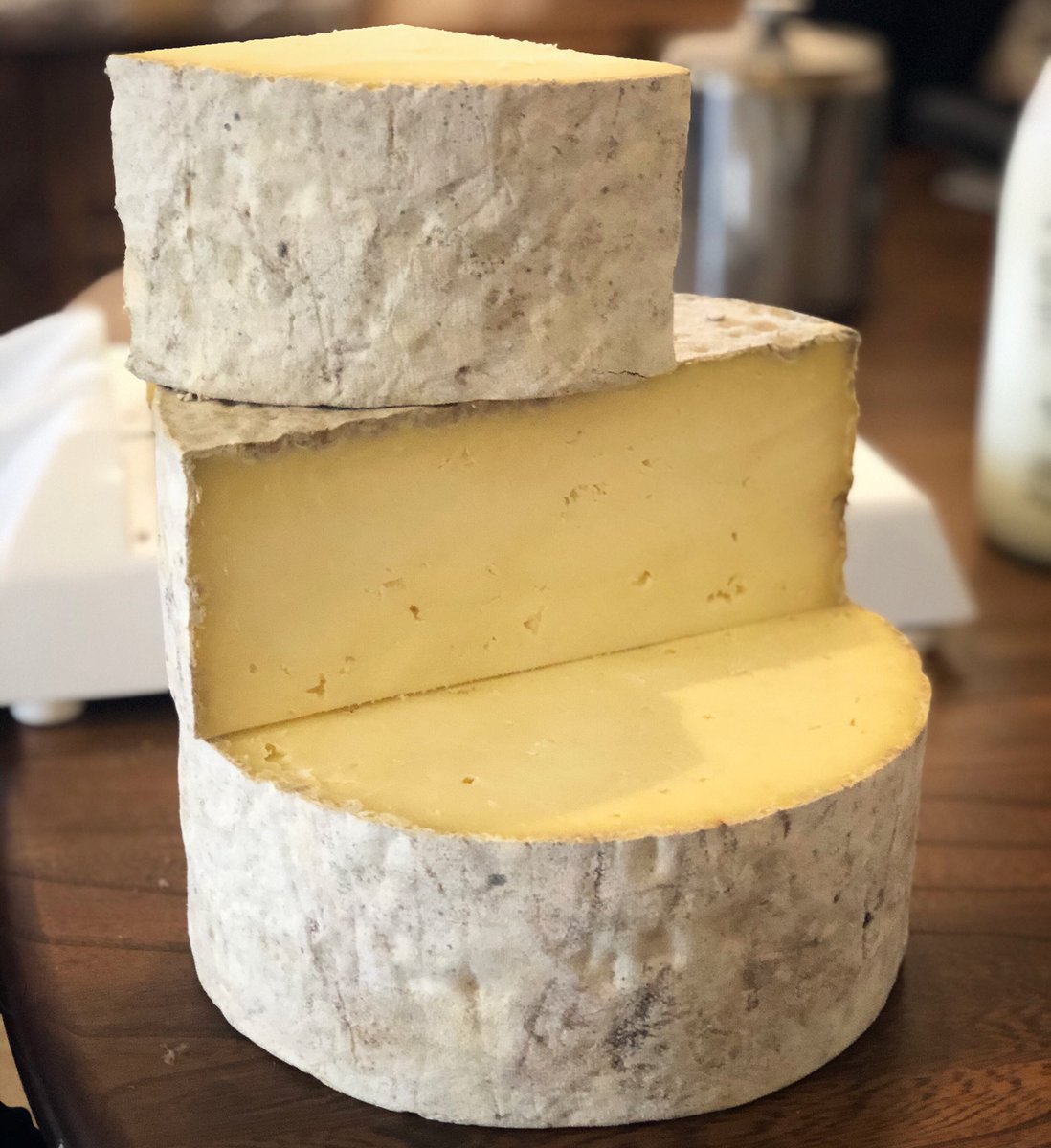Our online shop is now live! 🚚 

thehomefarmer.co.uk/p/shop.html

Delicious Old Roan farmhouse Wensleydale cheese delivered straight to your door 😋😋😋 Our first delivery slot is this Thursday, order by 11pm Monday to secure your slice!