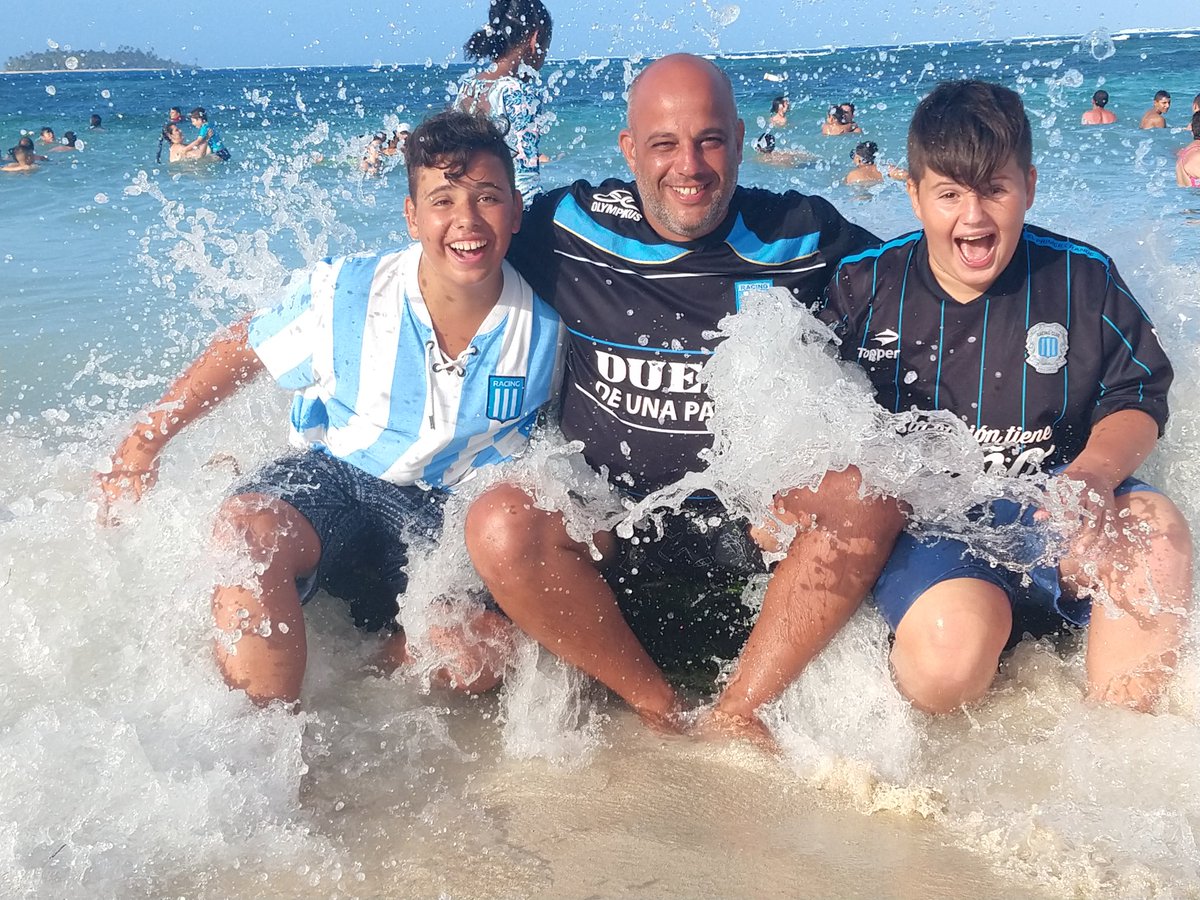 gallegaok's tweet photo. #estefinde Feliz día a los hinchas de la Academia!!! @todonoticias https://t.co/3RbKc8qYEc