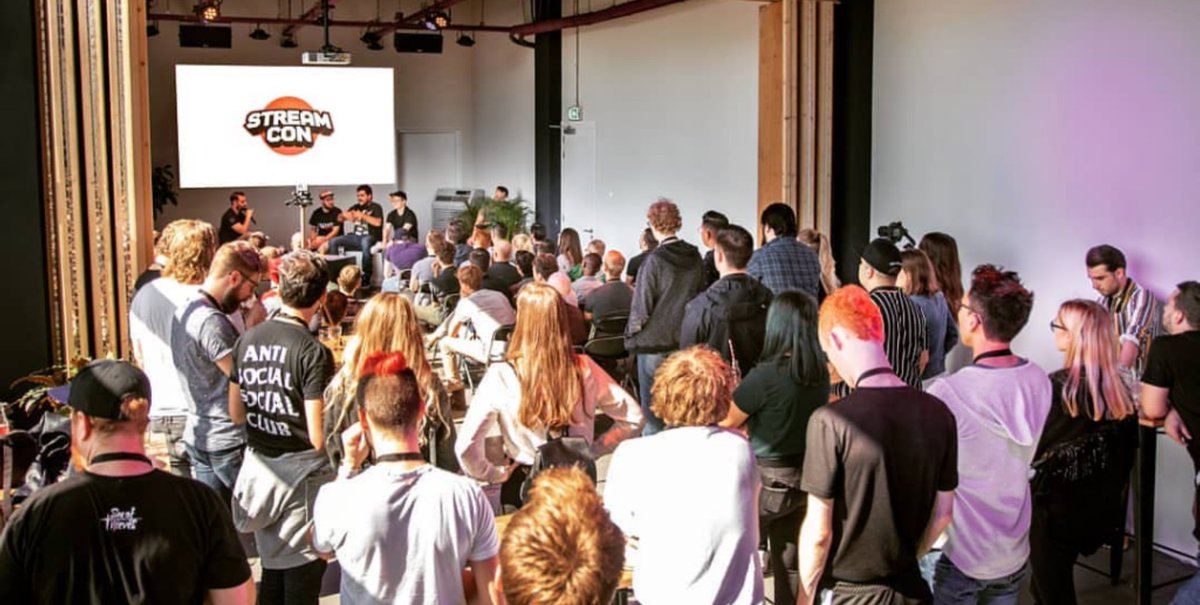 StreamConNL's tweet image. Voor de volgende editie van StreamCon zoeken wij versterking voor ons team!

Wie van jullie zou graag mee willen helpen aan het organiseren van StreamCon 2020?

Slide in onze DMs! 👀