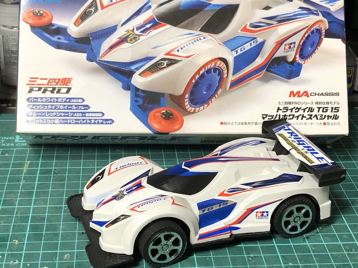 Rps V Twitter ミニ四駆 100均に売ってたミニ四駆もどきのシール を剥がし パールホワイトで塗装し トライゲイルマッハホワイトスペシャルのシールに貼り替え ミニ四駆っぽくしてみました